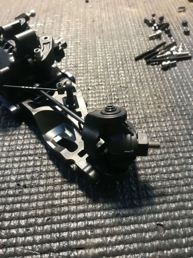 Torretta Ammortizzatore Anteriore In Fibra Di Carbonio Per Tekno RC EB410 – TKR6581C Nuova